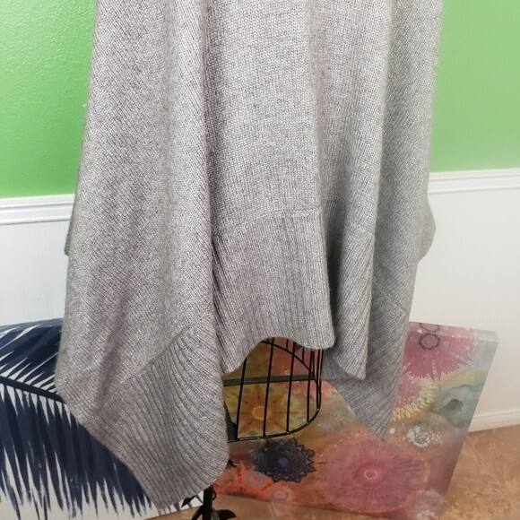 Nanette Lepore Women's Rabbit Cashmere Lambswool Pullover Poncho OS - Picture 2 of 12